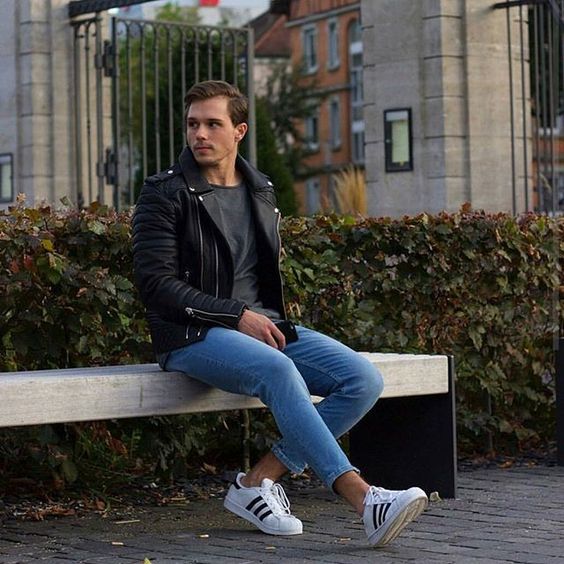 Jaqueta de couro combina online com tenis